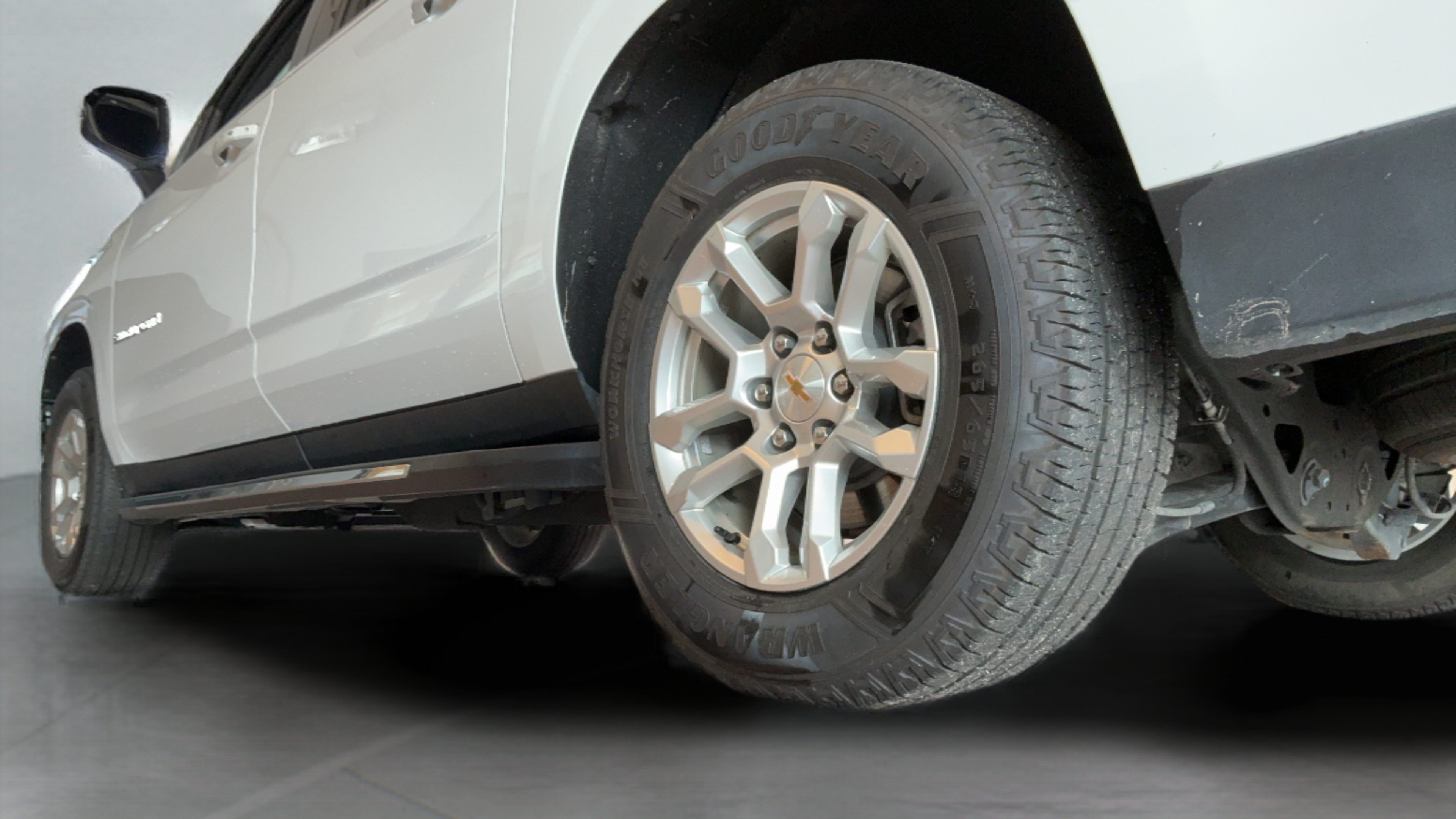 Used 2025 Chevrolet Suburban LT AWD/4WD image 50