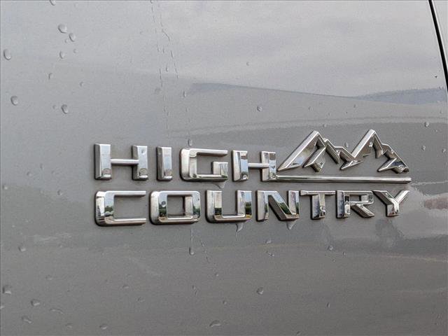 Used 2023 Chevrolet Traverse High Country FWD image 23