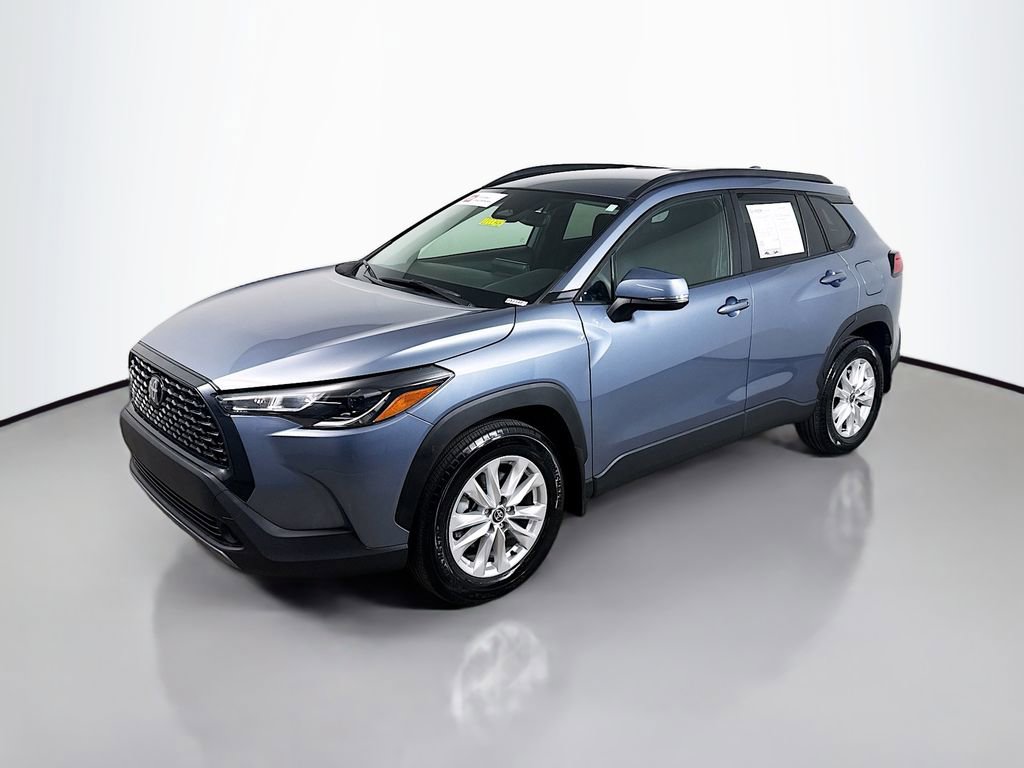 Used 2024 Toyota Corolla Cross LE image 3