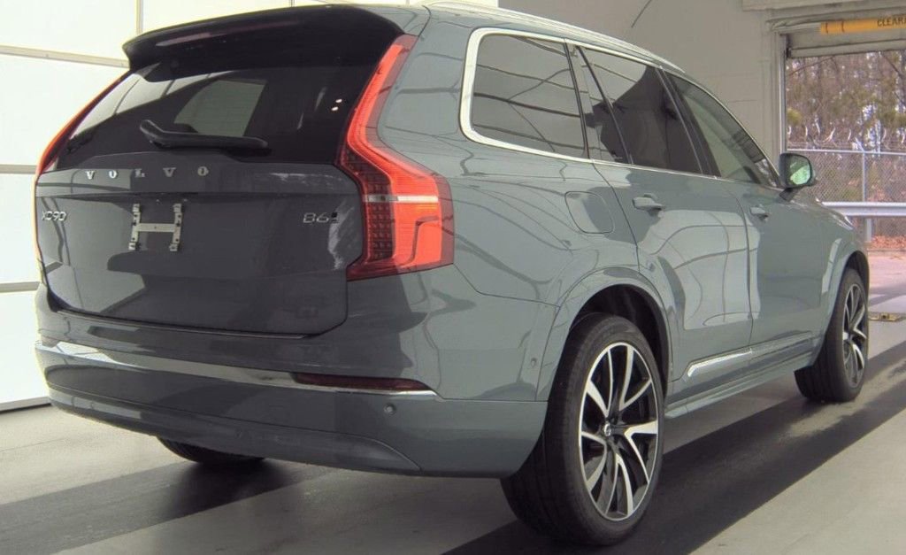 Used 2023 Volvo XC90 B6 Plus w/ Protection Package Premier image 3