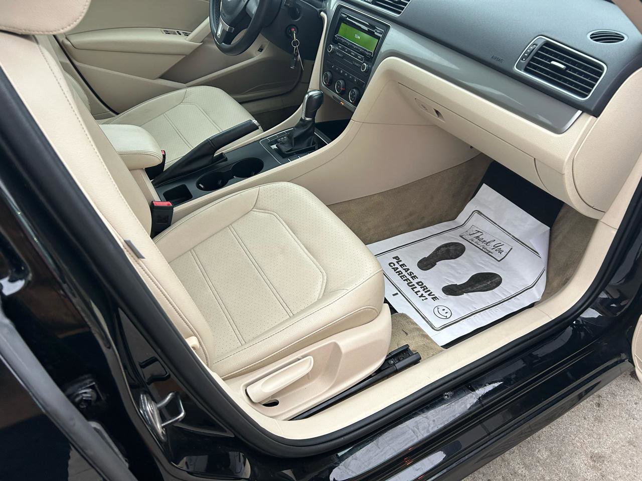 Used 2014 Volkswagen Passat 1.8T Wolfsburg Edition image 12