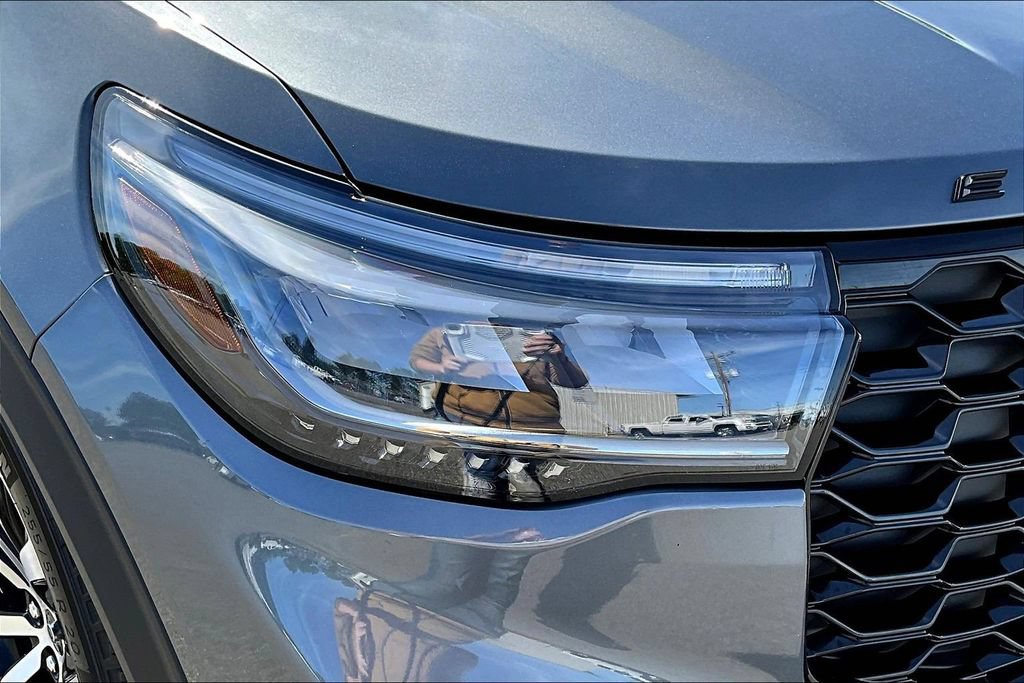 Used 2025 Ford Explorer ST-Line w/ Premium Package RWD image 33
