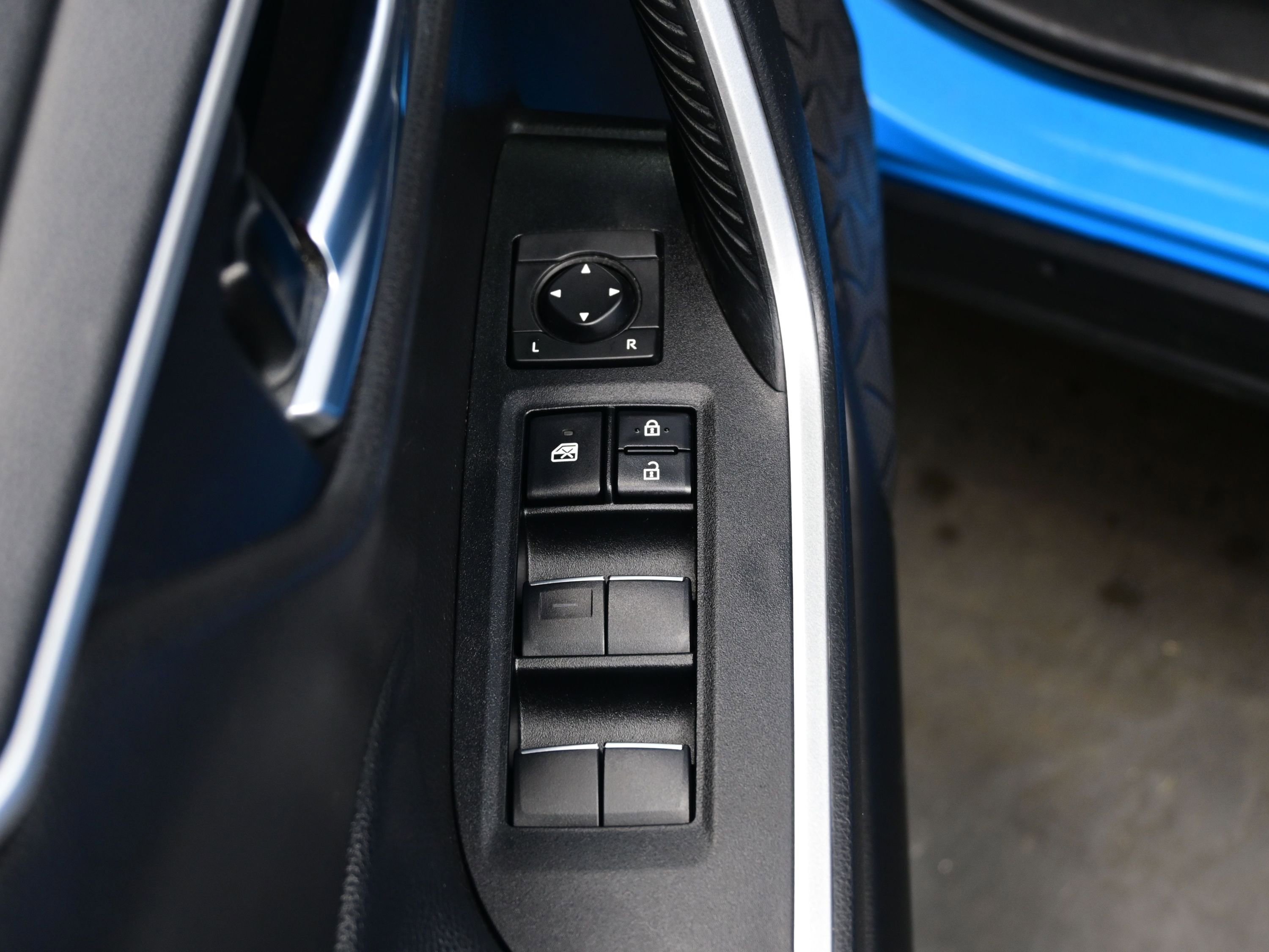 Used 2020 Toyota RAV4 XLE Premium image 10