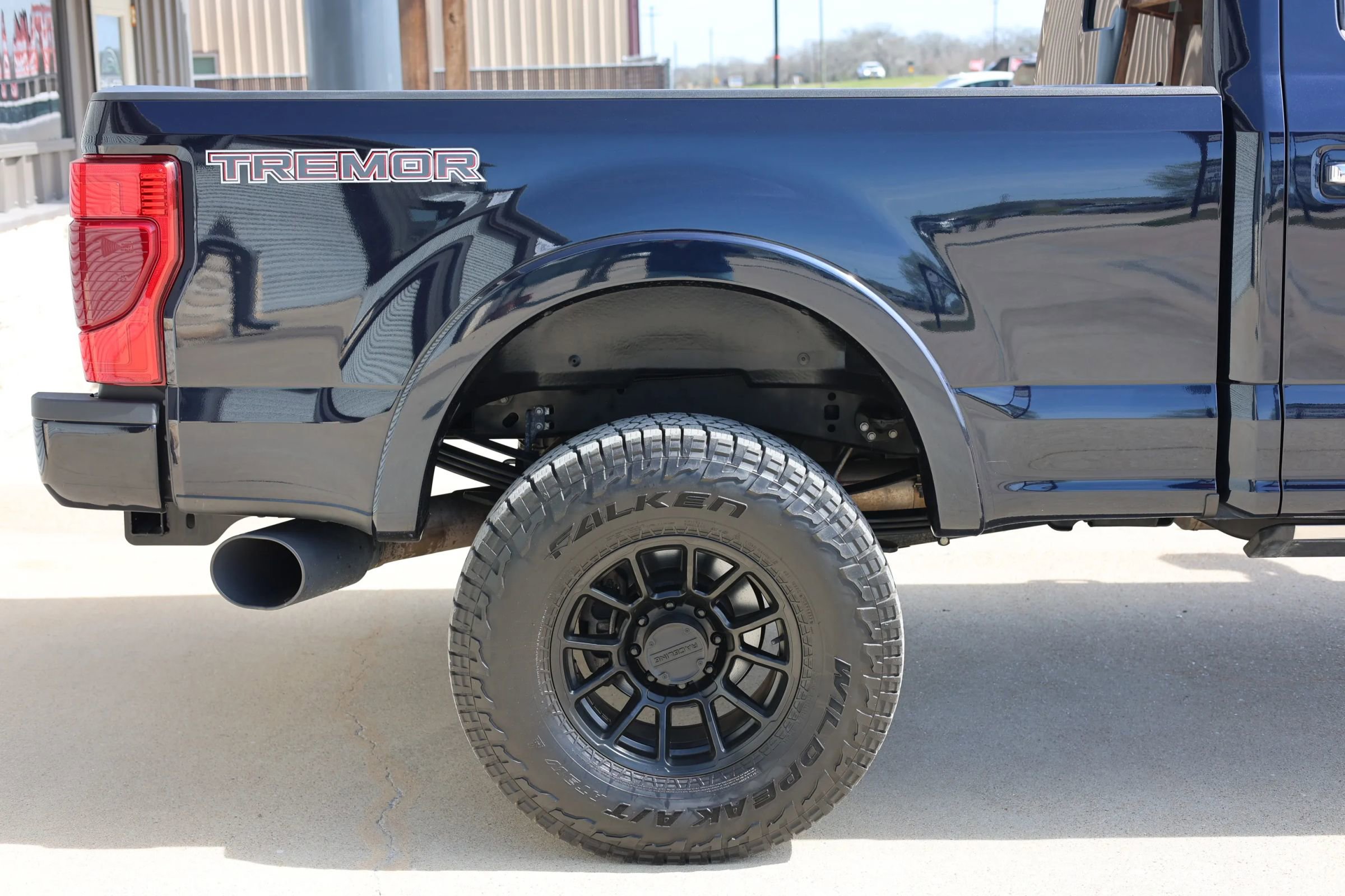 Used 2021 Ford F350 Platinum w/ Tremor Off-Road Package image 14