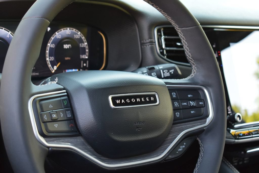 Used 2022 Jeep Wagoneer Series II AWD/4WD image 12