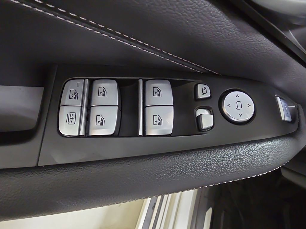 Used 2022 BMW X7 xDrive40i w/ Premium Package image 32