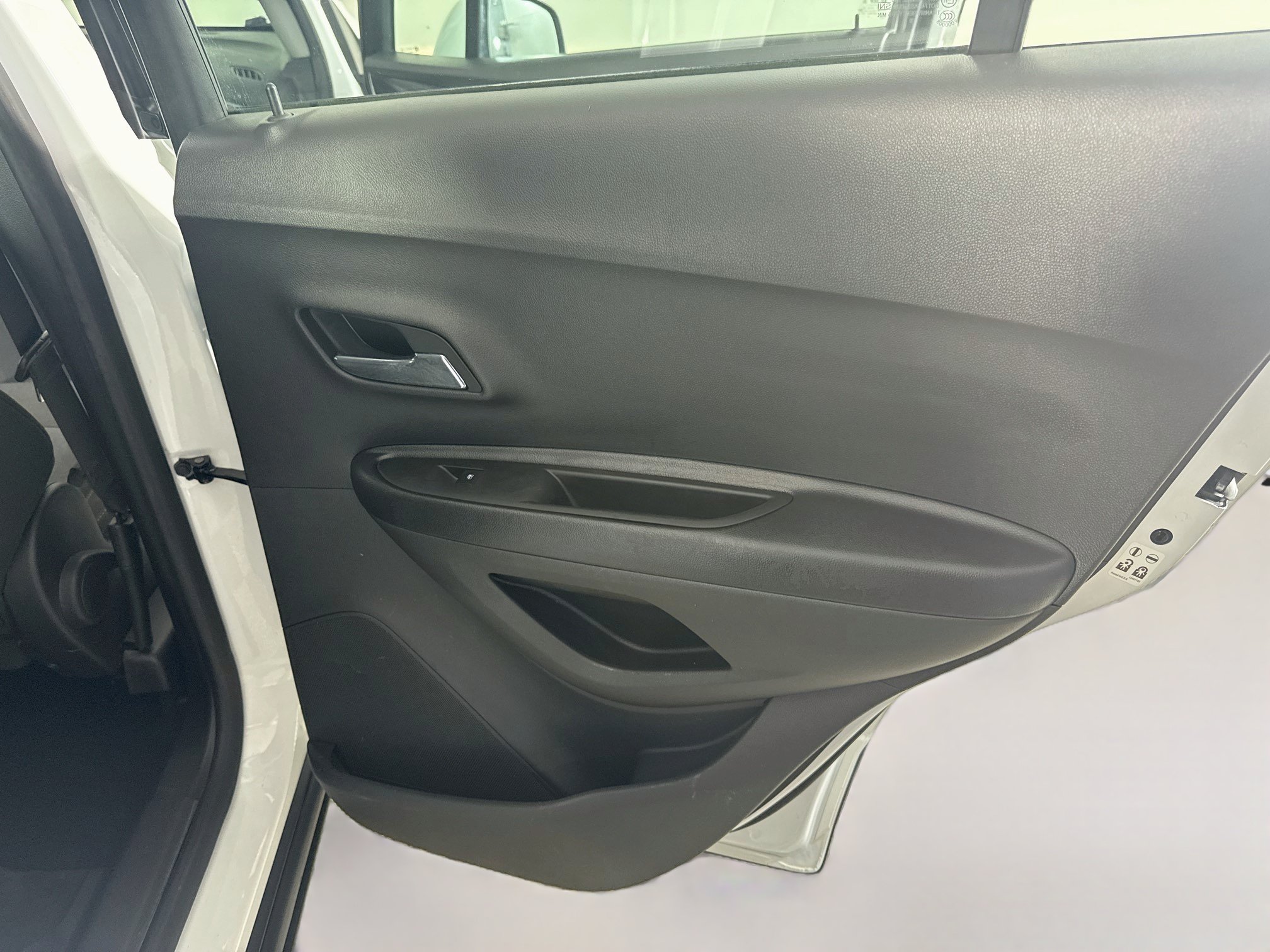Used 2021 Chevrolet Trax LS FWD image 26