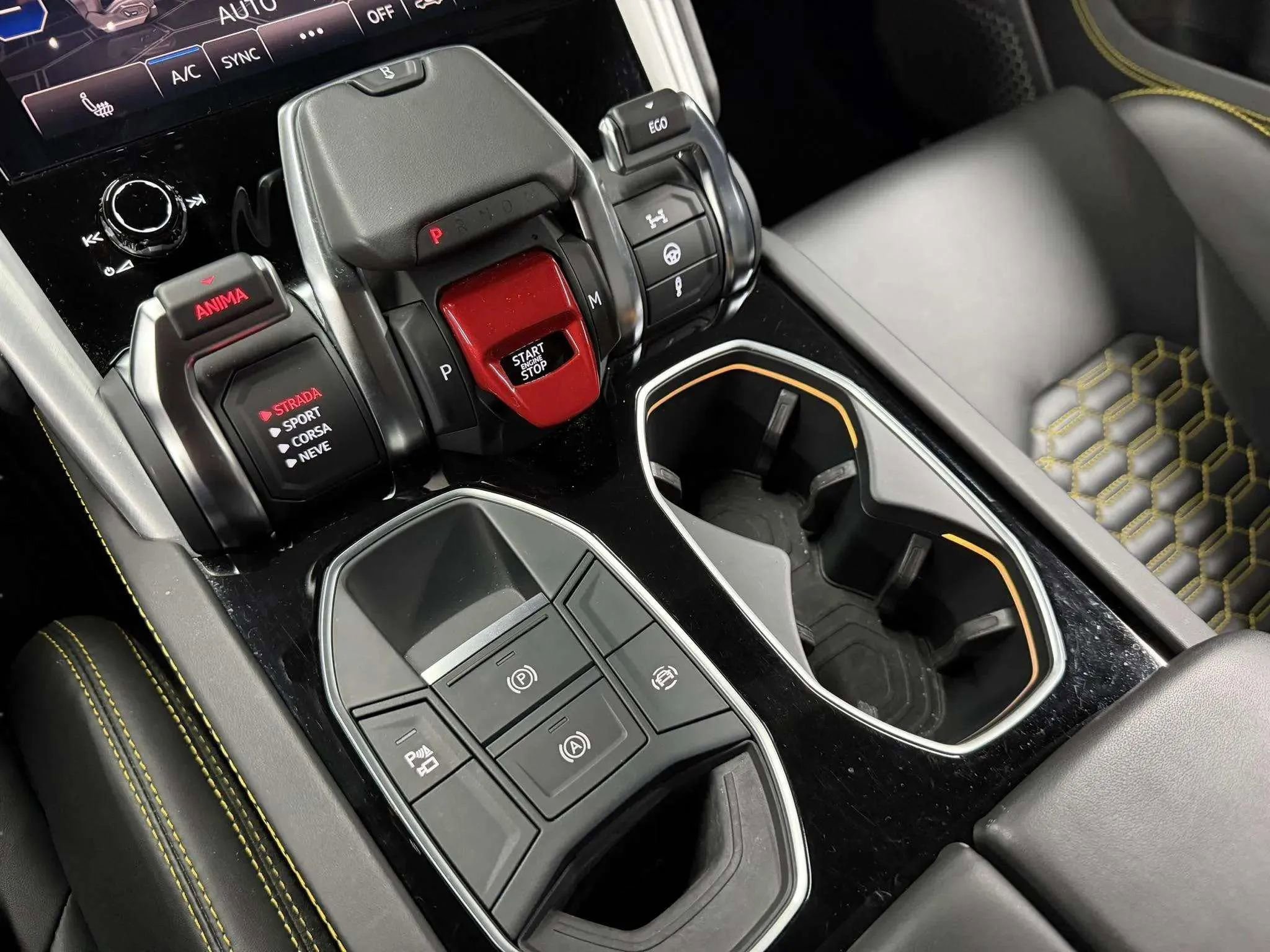 Used 2020 Lamborghini Urus image 23