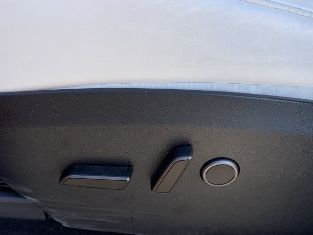 Used 2025 Tesla Model Y Long Range RWD image 21