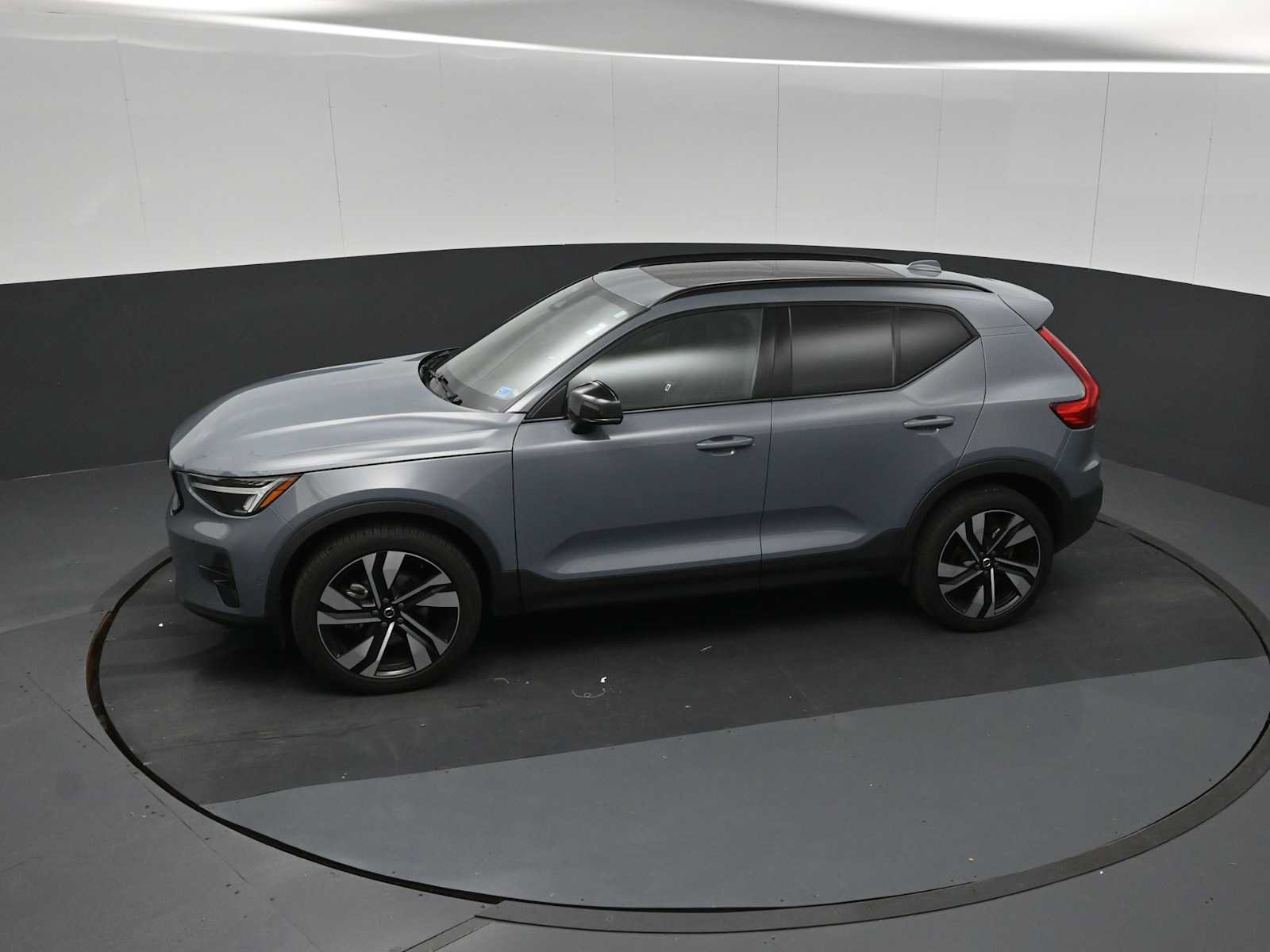 Used 2023 Volvo XC40 B5 Plus w/ Driver Assist Package AWD/4WD image 37