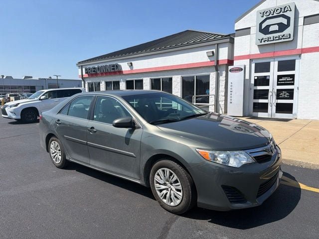 Used 2014 Toyota Camry LE FWD image 1