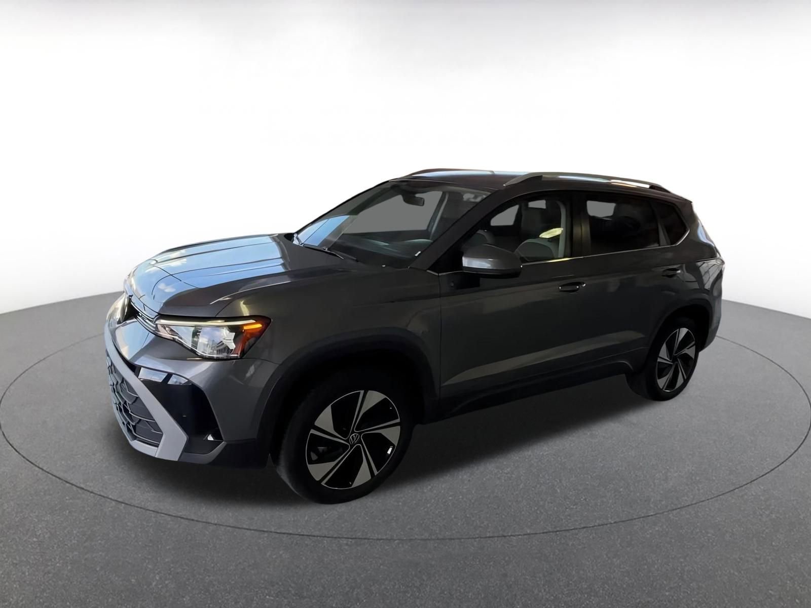 Used 2025 Volkswagen Taos SE image 7