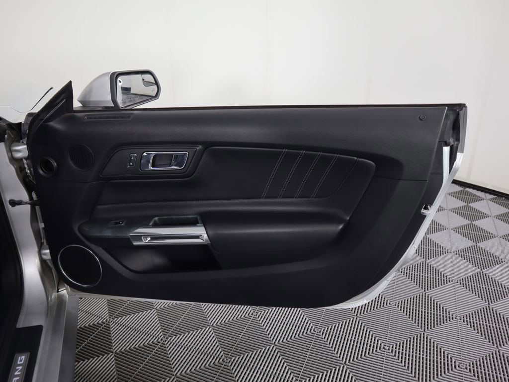 Used 2016 Ford Mustang Premium image 33