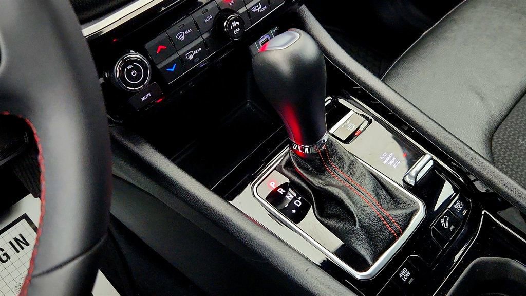 Used 2023 Jeep Compass Trailhawk image 16
