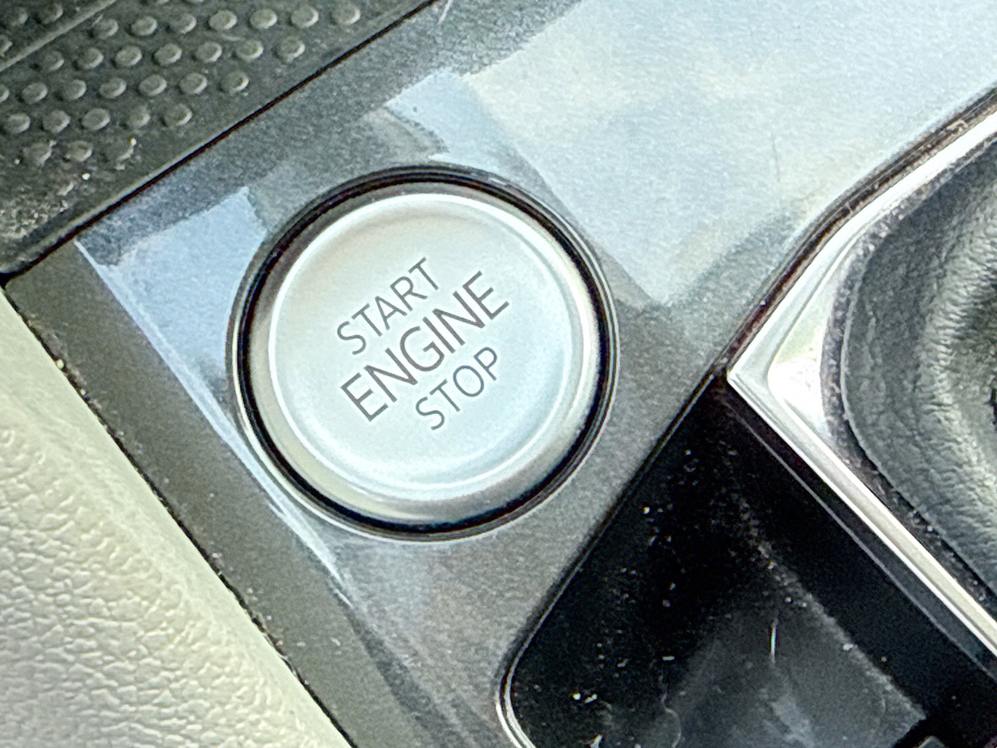 Used 2022 Volkswagen Tiguan SE image 37