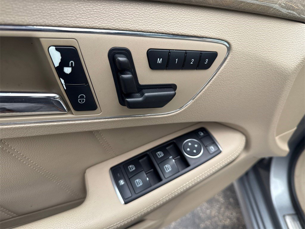 Used 2011 Mercedes-Benz E 550 4MATIC Sedan image 18