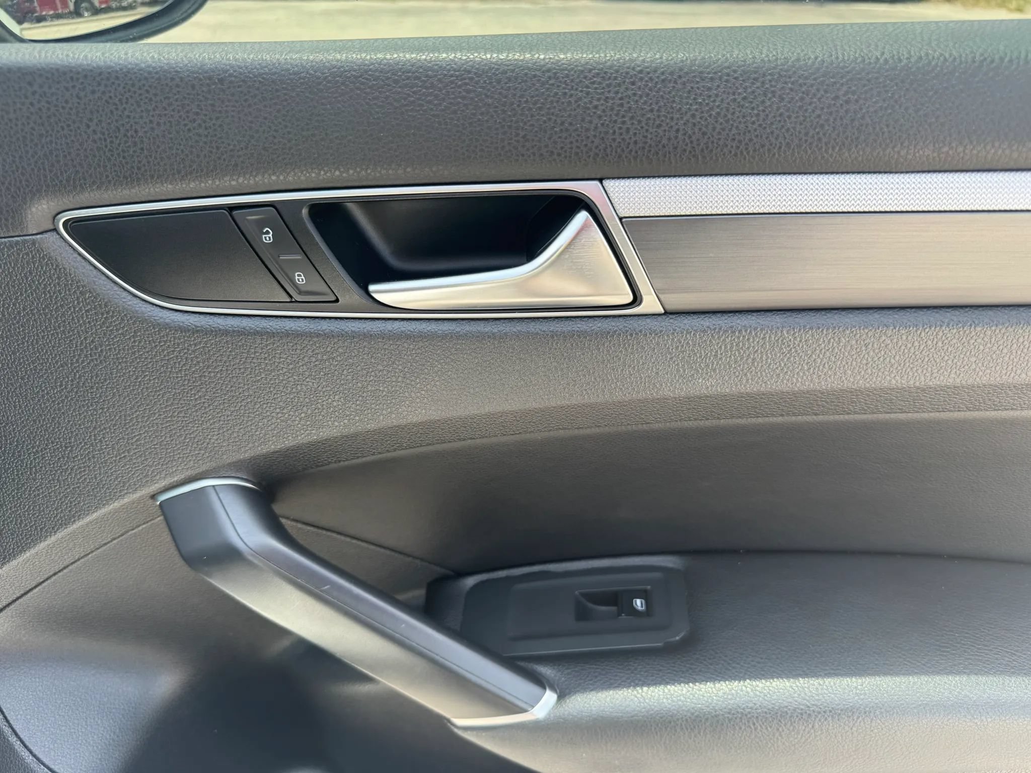 Used 2018 Volkswagen Passat 2.0T R-Line FWD image 15