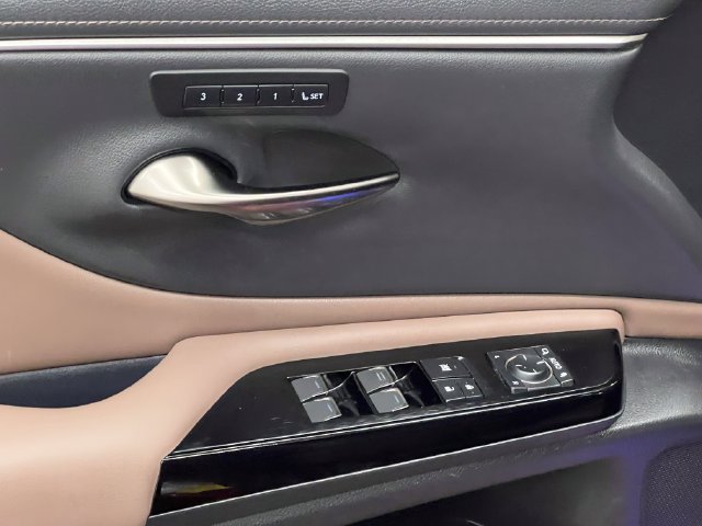Certified 2025 Lexus ES 300h w/ Premium Package FWD image 10