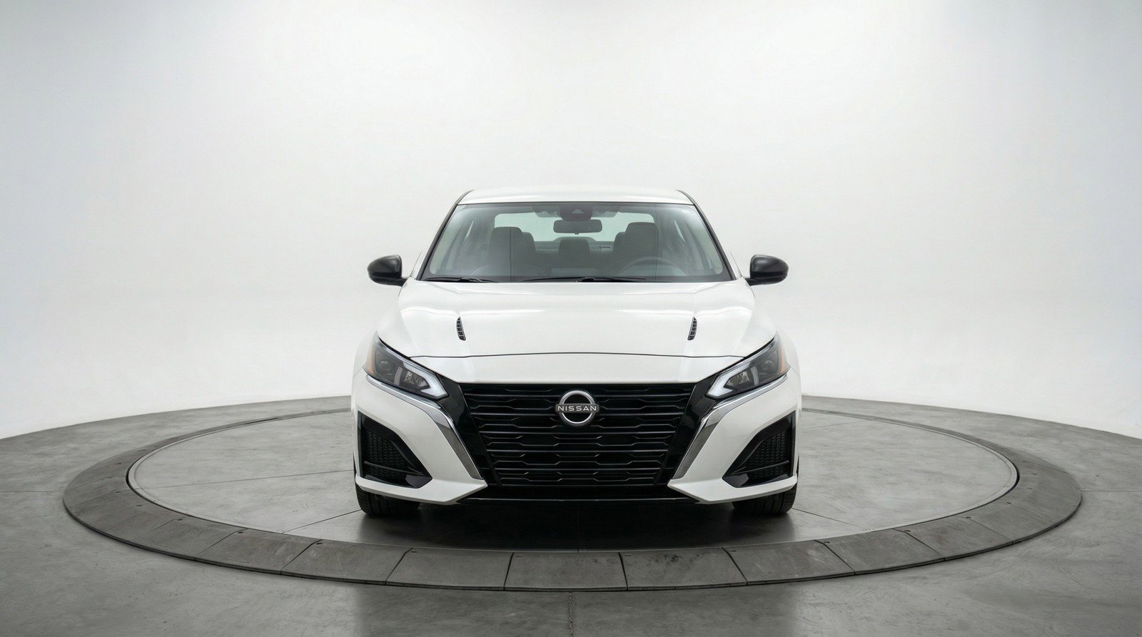 Used 2025 Nissan Altima 2.5 SV FWD image 2