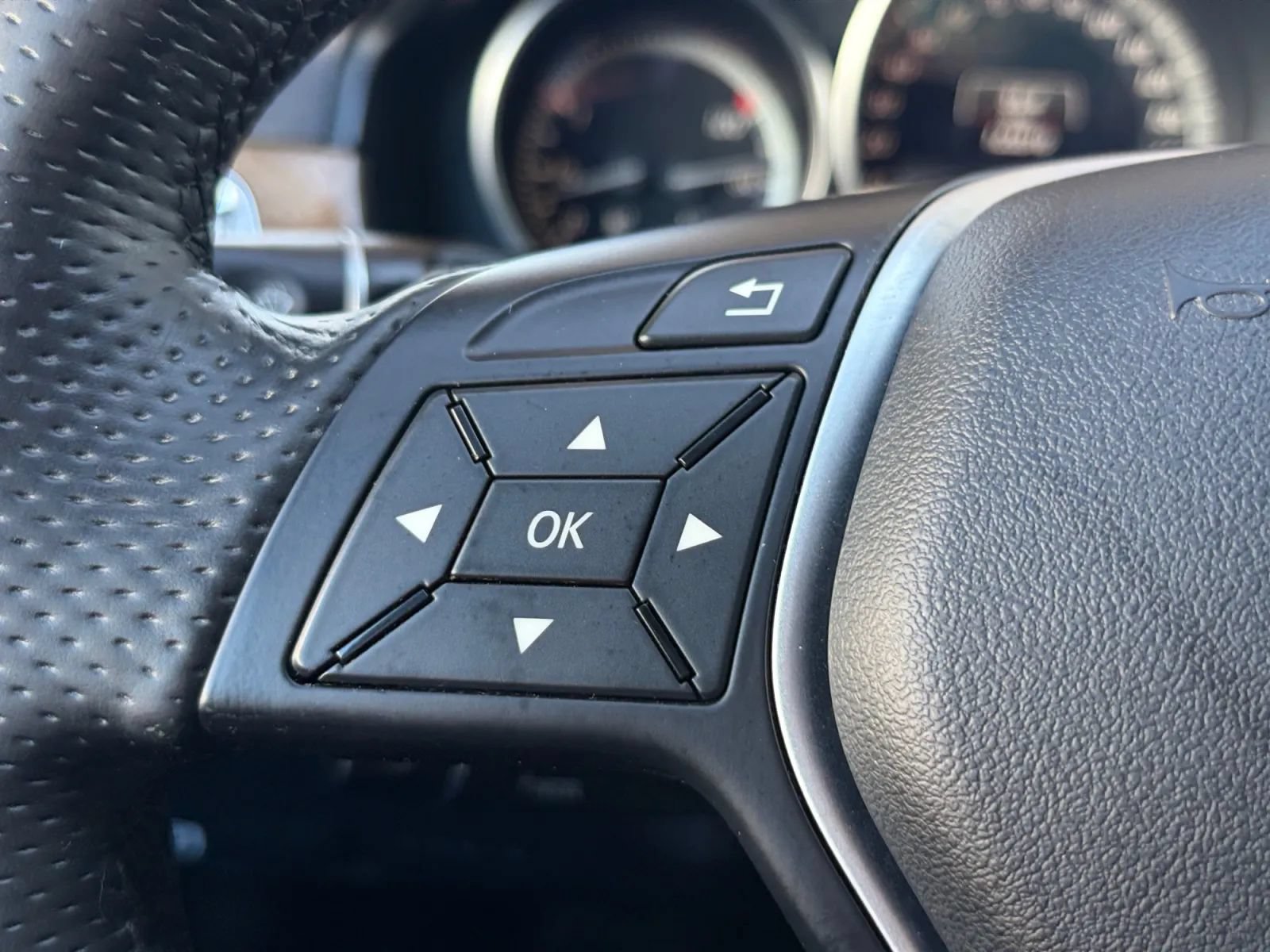 Used 2016 Mercedes-Benz E 350 4MATIC Sedan image 30