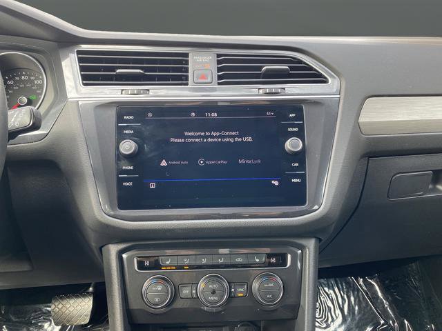 Used 2021 Volkswagen Tiguan SE image 11