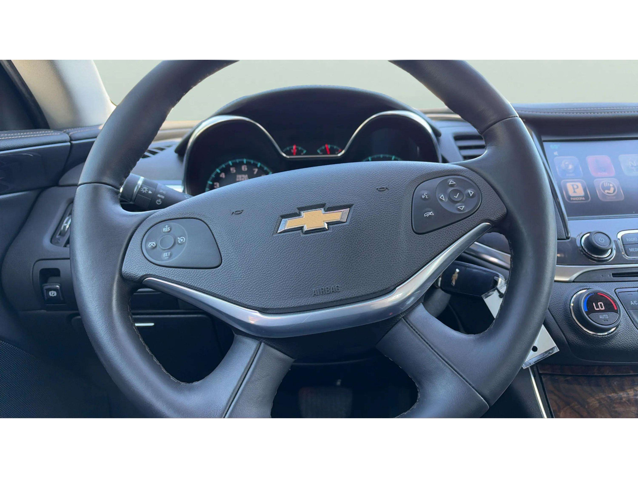 Used 2014 Chevrolet Impala LT w/ Convenience Package FWD image 15