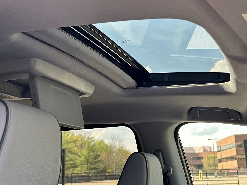 Used 2022 Honda Odyssey Elite image 12