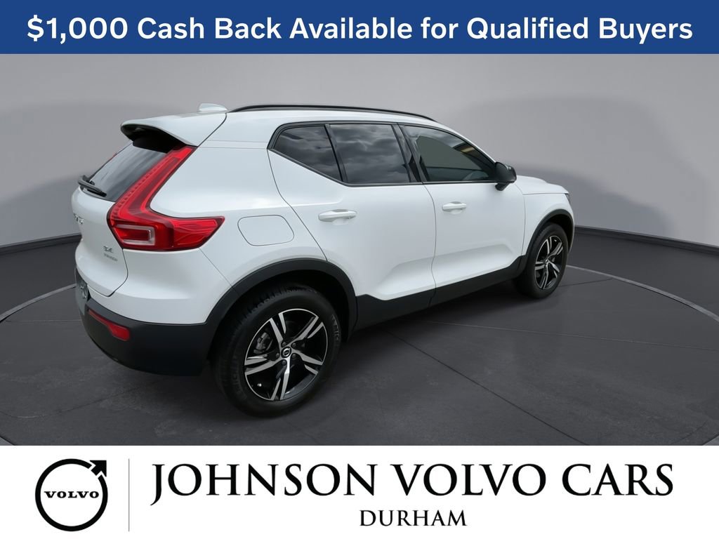 New 2026 Volvo XC40 B4 Core w/ Climate Package FWD image 8