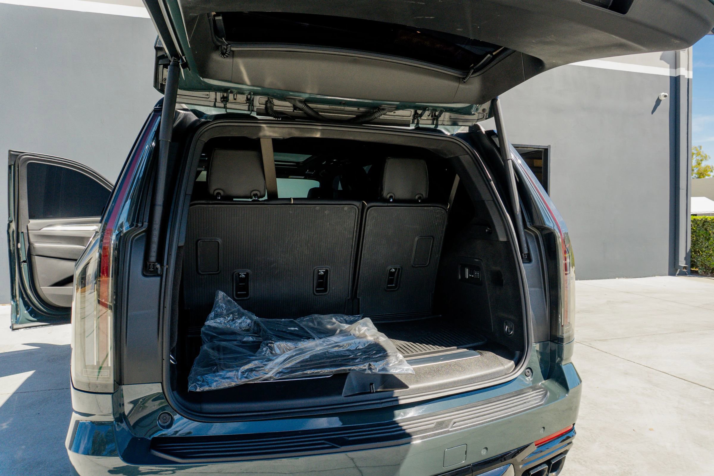 Used 2025 Cadillac Escalade V w/ LPO, ONYX Package AWD/4WD image 66