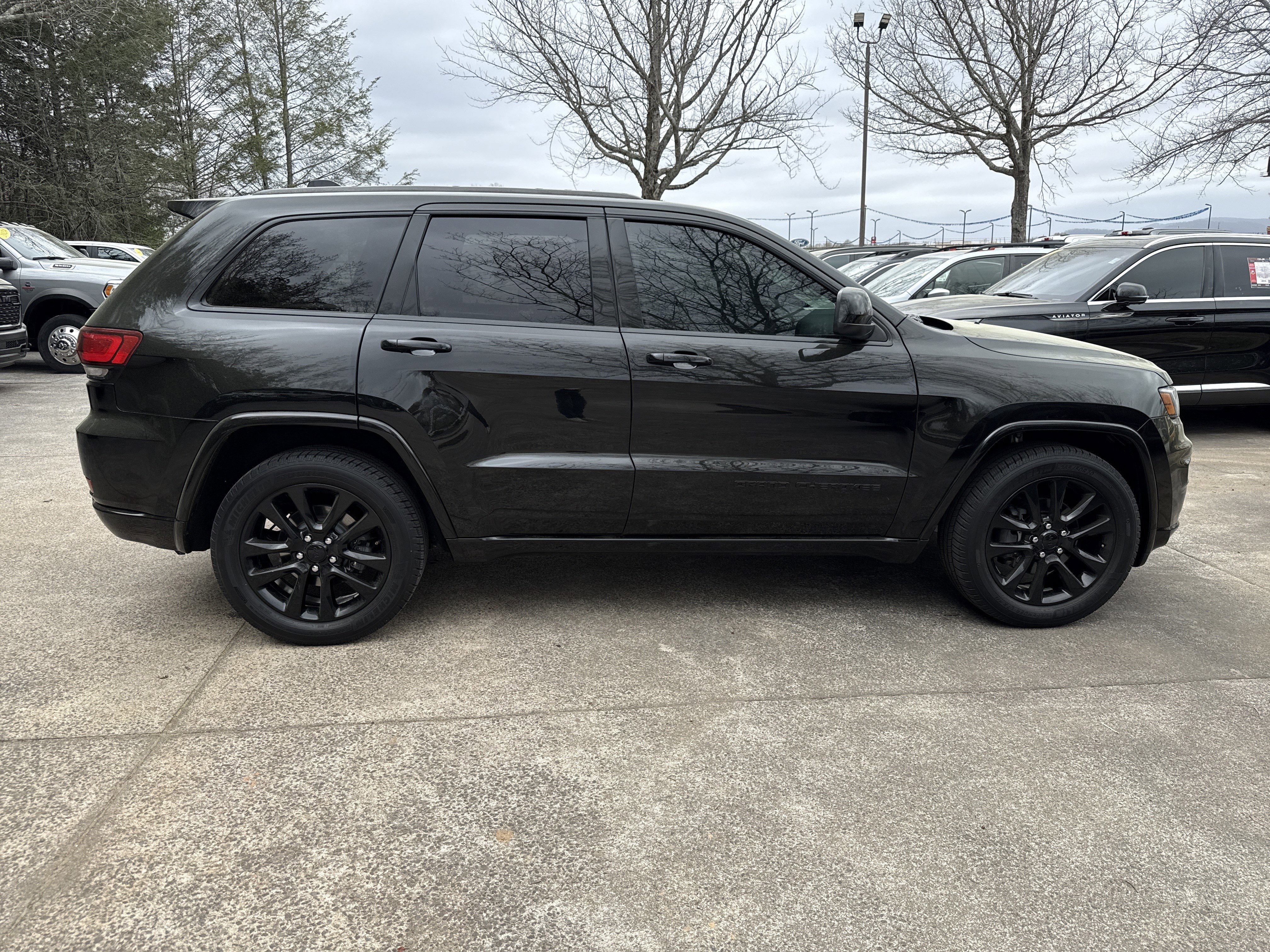 Used 2019 Jeep Grand Cherokee Altitude RWD image 8
