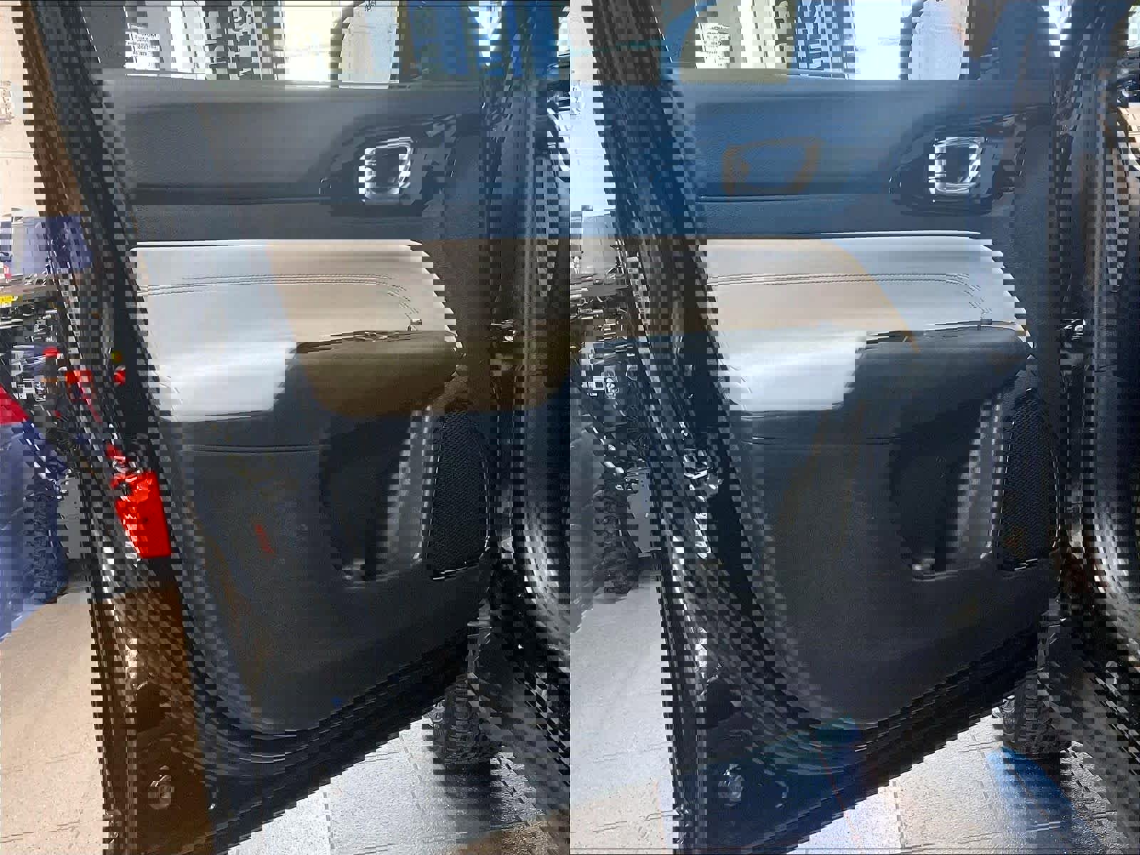 Used 2025 Jeep Compass Limited AWD/4WD image 9