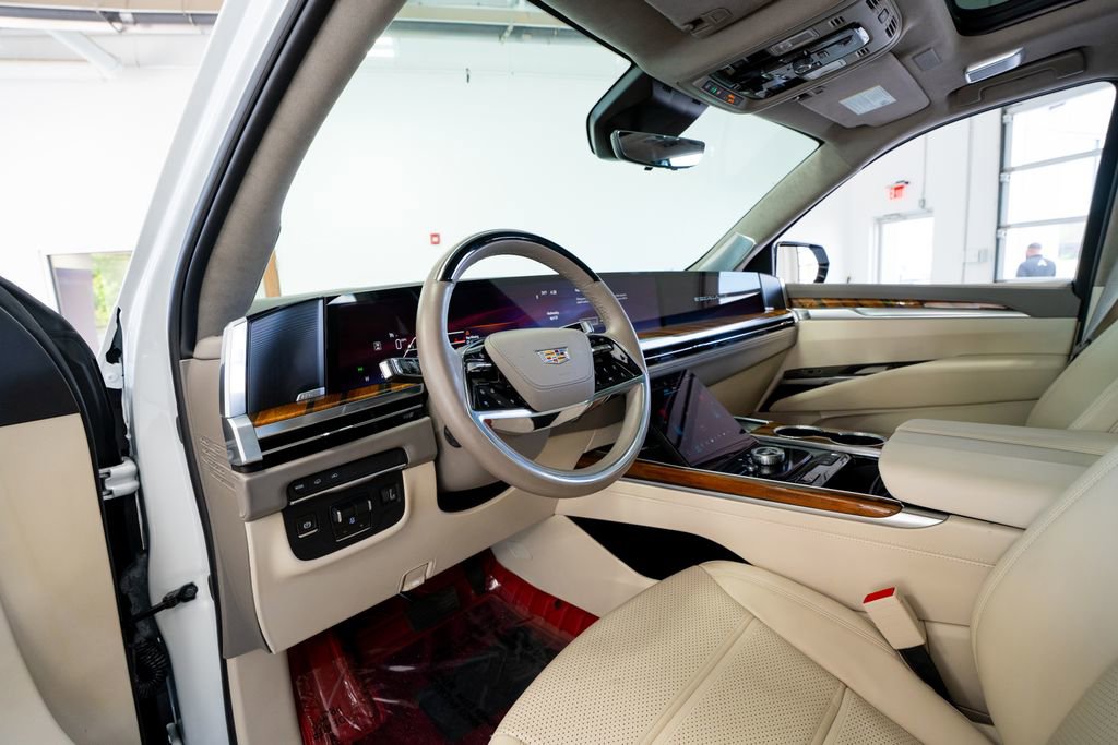 Used 2025 Cadillac Escalade ESV Sport Platinum w/ LPO, ONYX Package RWD image 27