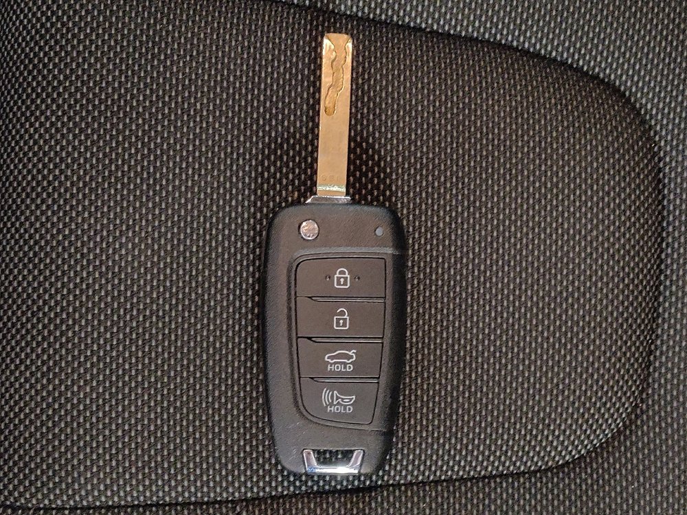 Used 2025 Hyundai Elantra SE image 32