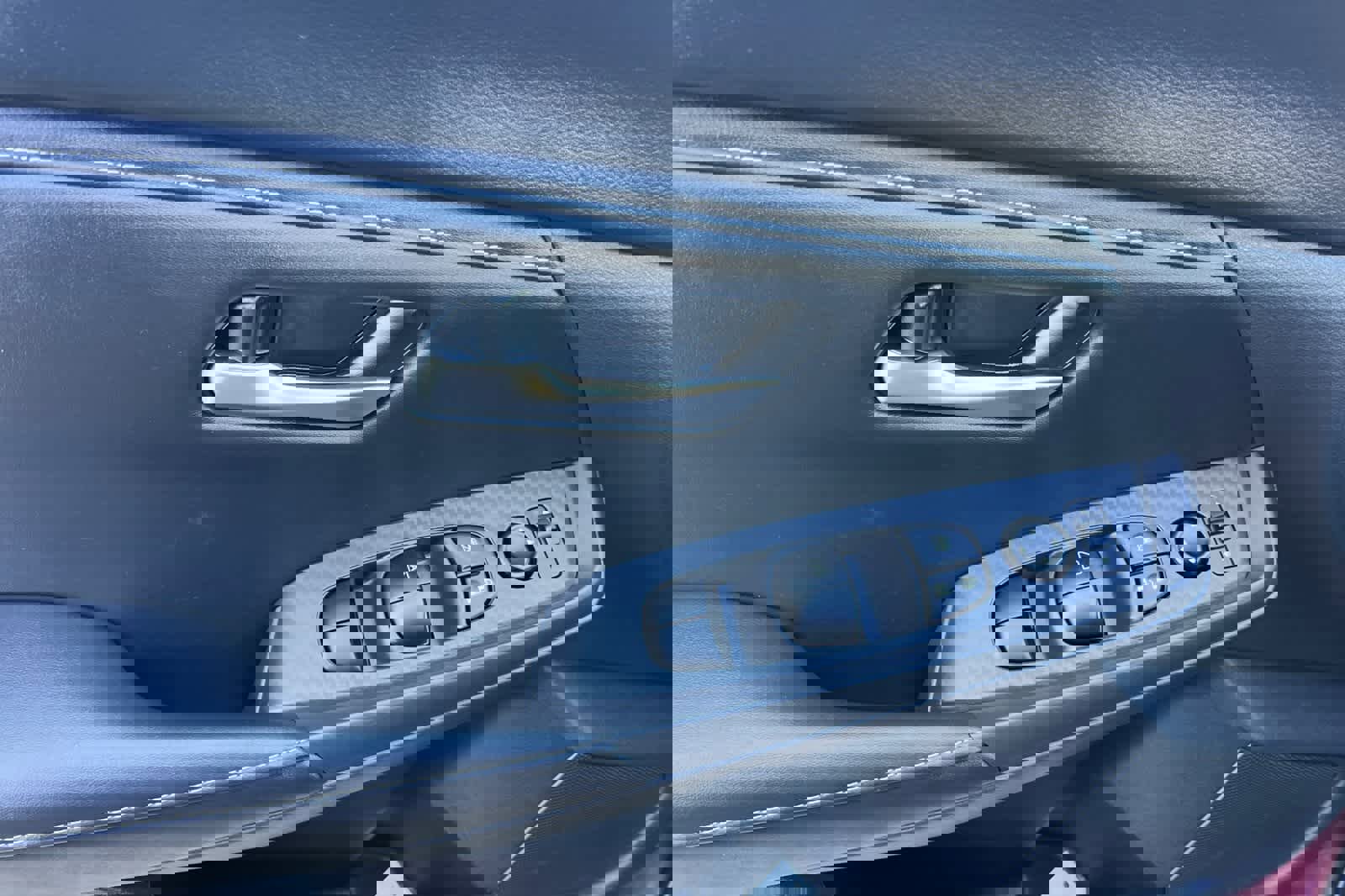 Used 2025 Nissan Sentra SV image 13