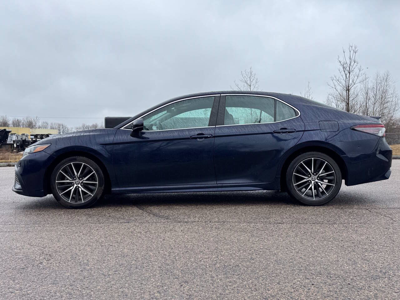 Used 2021 Toyota Camry SE FWD image 2