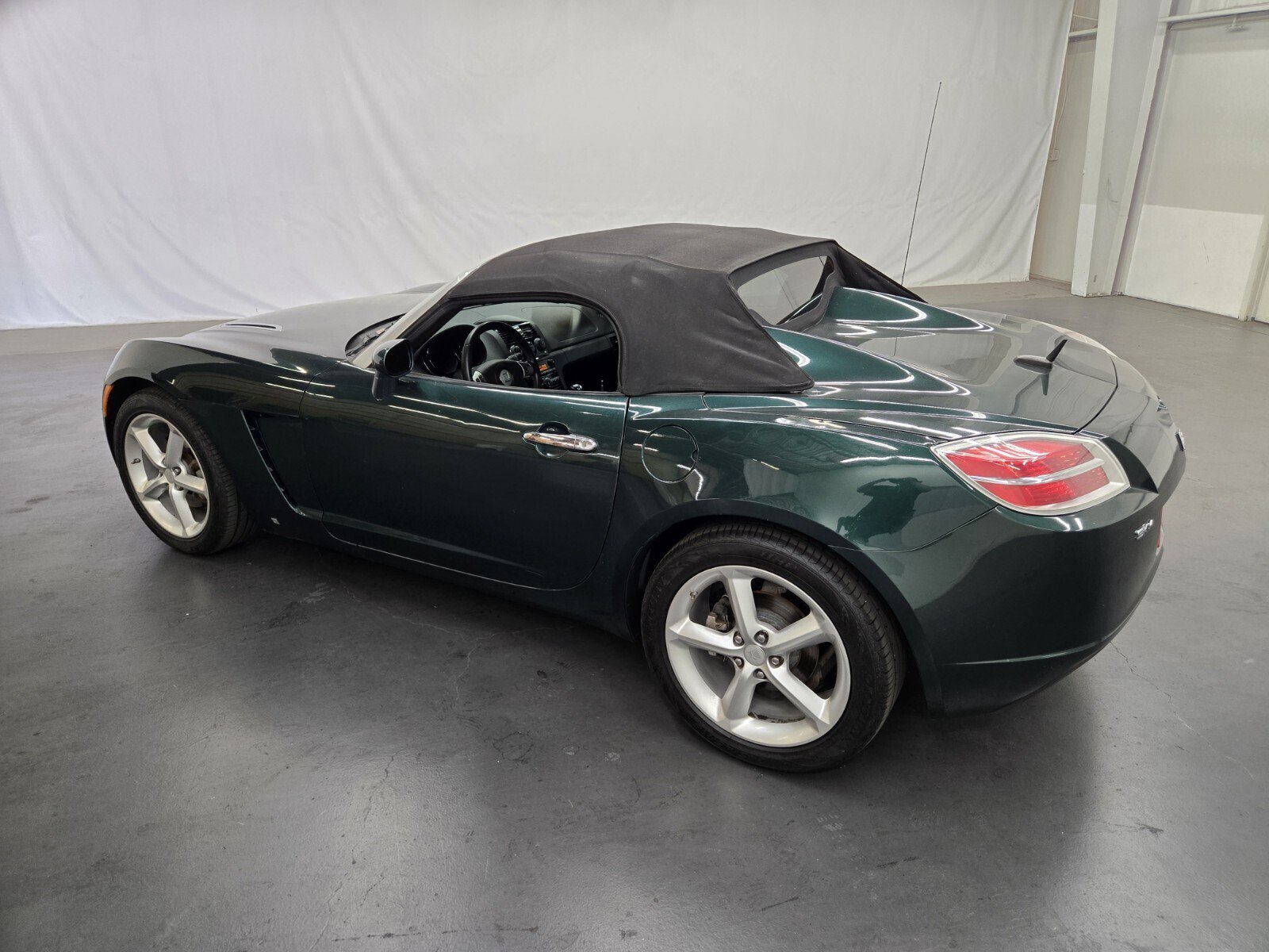 Used 2009 Saturn Sky w/ Premium Trim Package RWD image 3