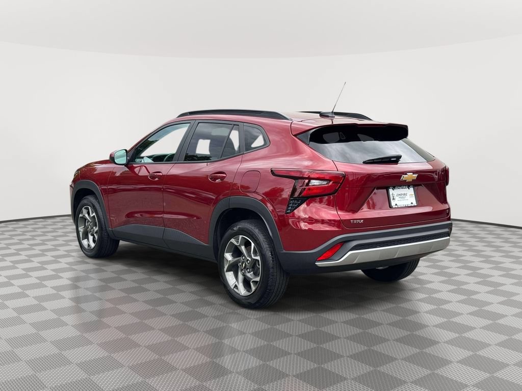 Used 2024 Chevrolet Trax LT w/ Driver Confidence Package FWD image 5