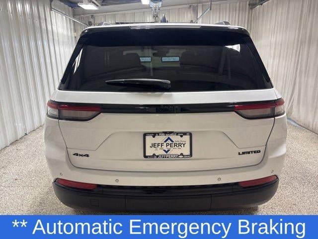Used 2023 Jeep Grand Cherokee Limited w/ Black Appearance Package AWD/4WD image 5