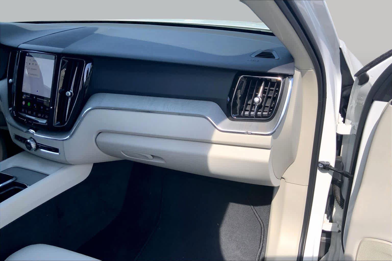 Used 2025 Volvo XC60 B5 Plus w/ Protection Package Premier AWD/4WD image 19