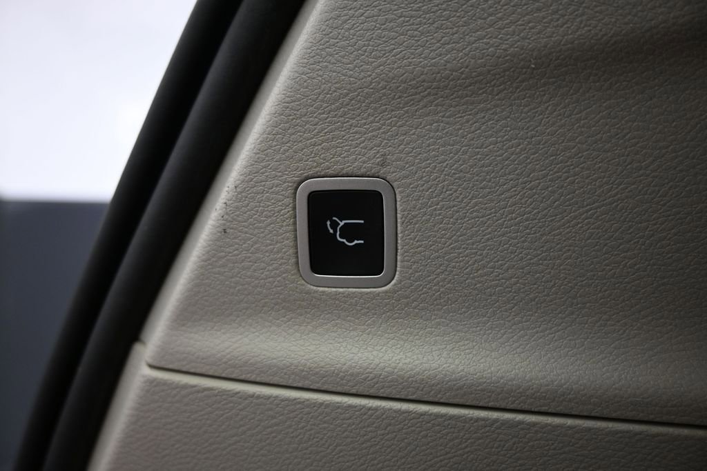 Used 2023 Chrysler Pacifica Touring-L FWD image 29