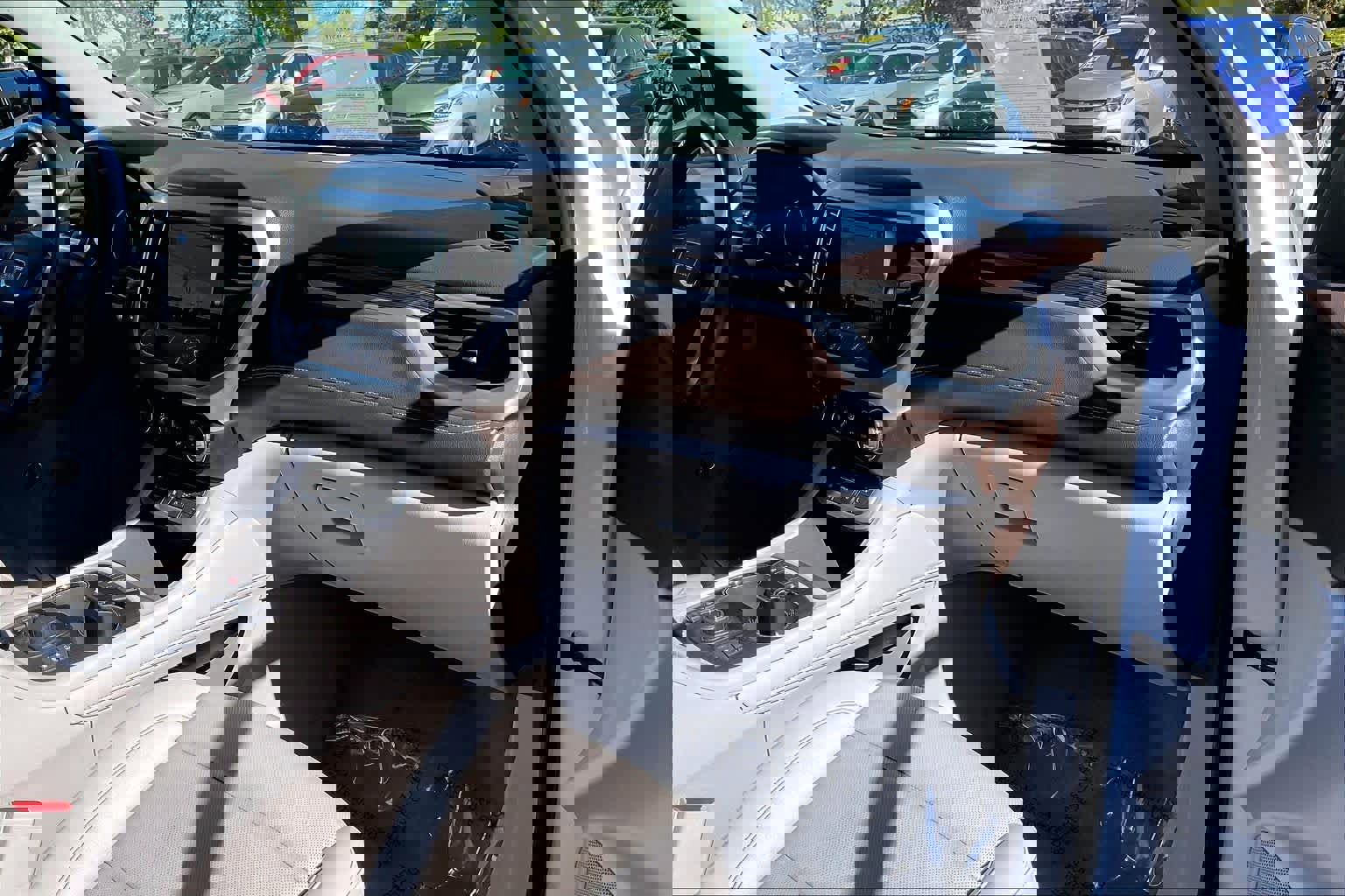 Used 2021 GMC Acadia SLT image 16