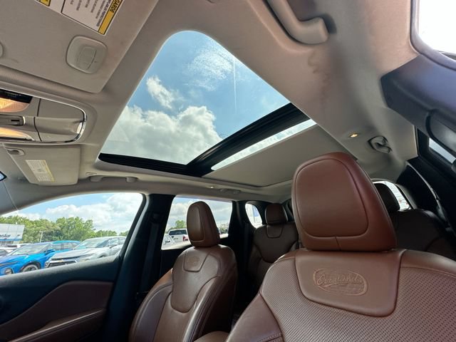 Used 2019 Jeep Cherokee Overland AWD/4WD image 21