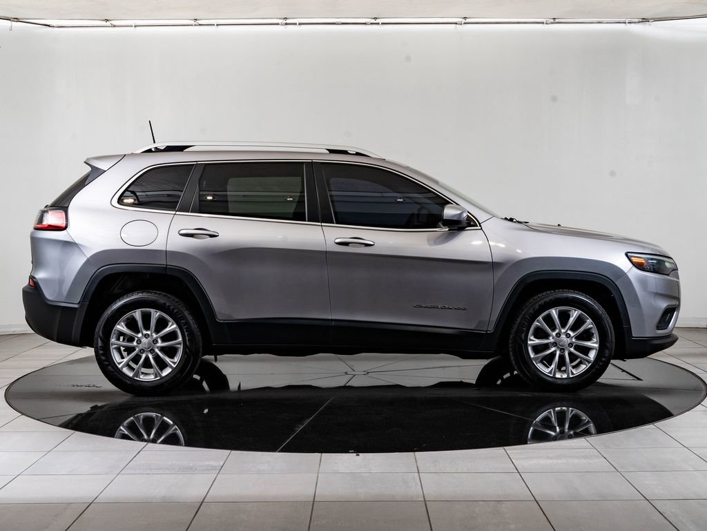 Used 2019 Jeep Cherokee Latitude w/ Popular Appearance Group image 11