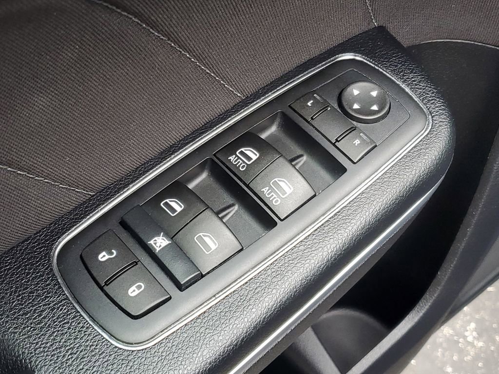 Used 2015 Dodge Charger SXT RWD image 25