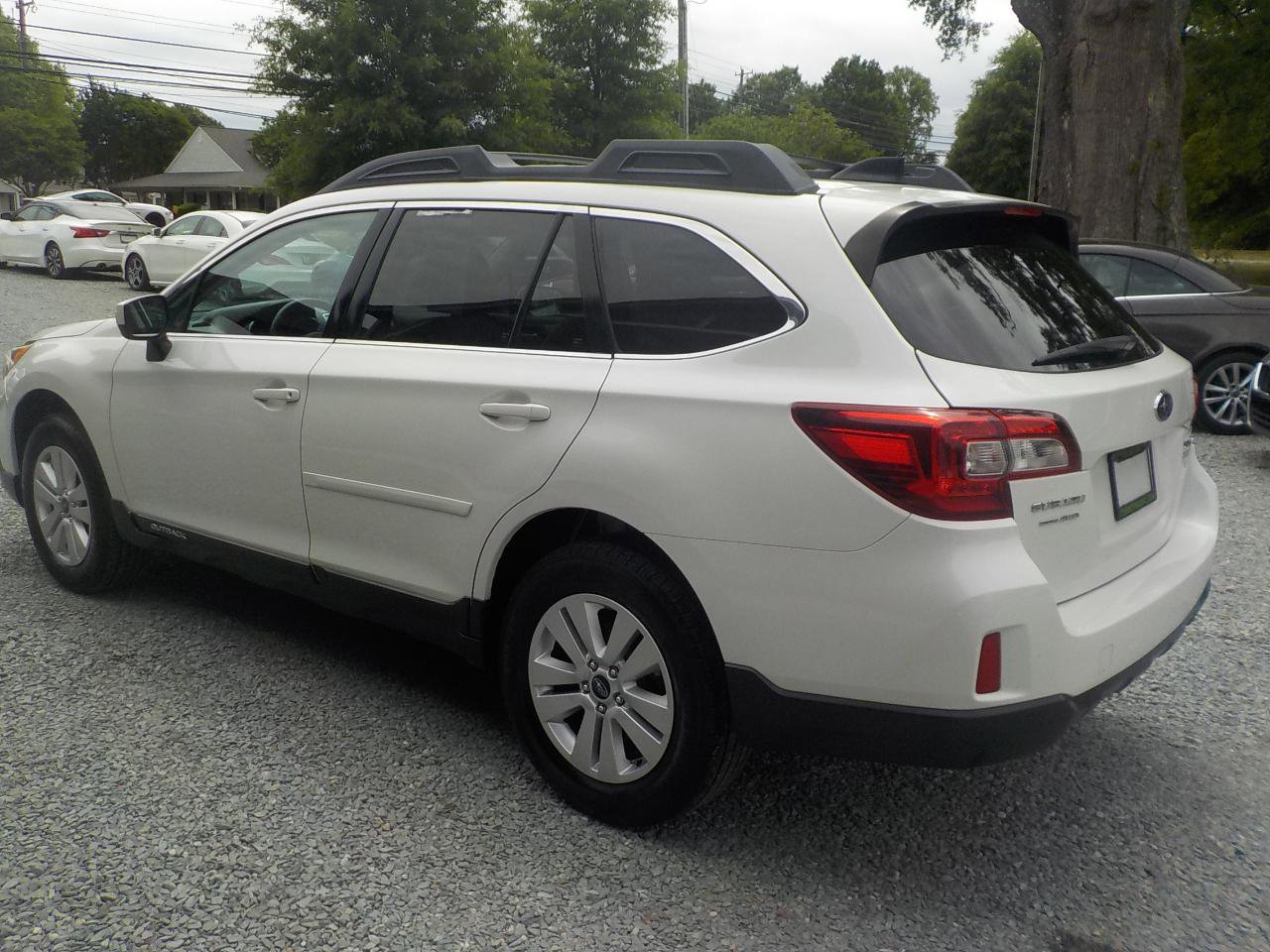 Used 2016 Subaru Outback 2.5i Premium AWD/4WD image 3