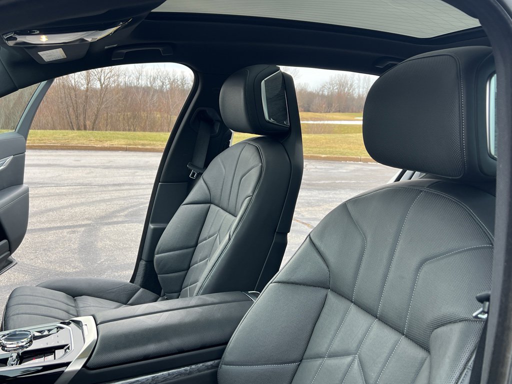 Used 2023 BMW 760i xDrive image 17