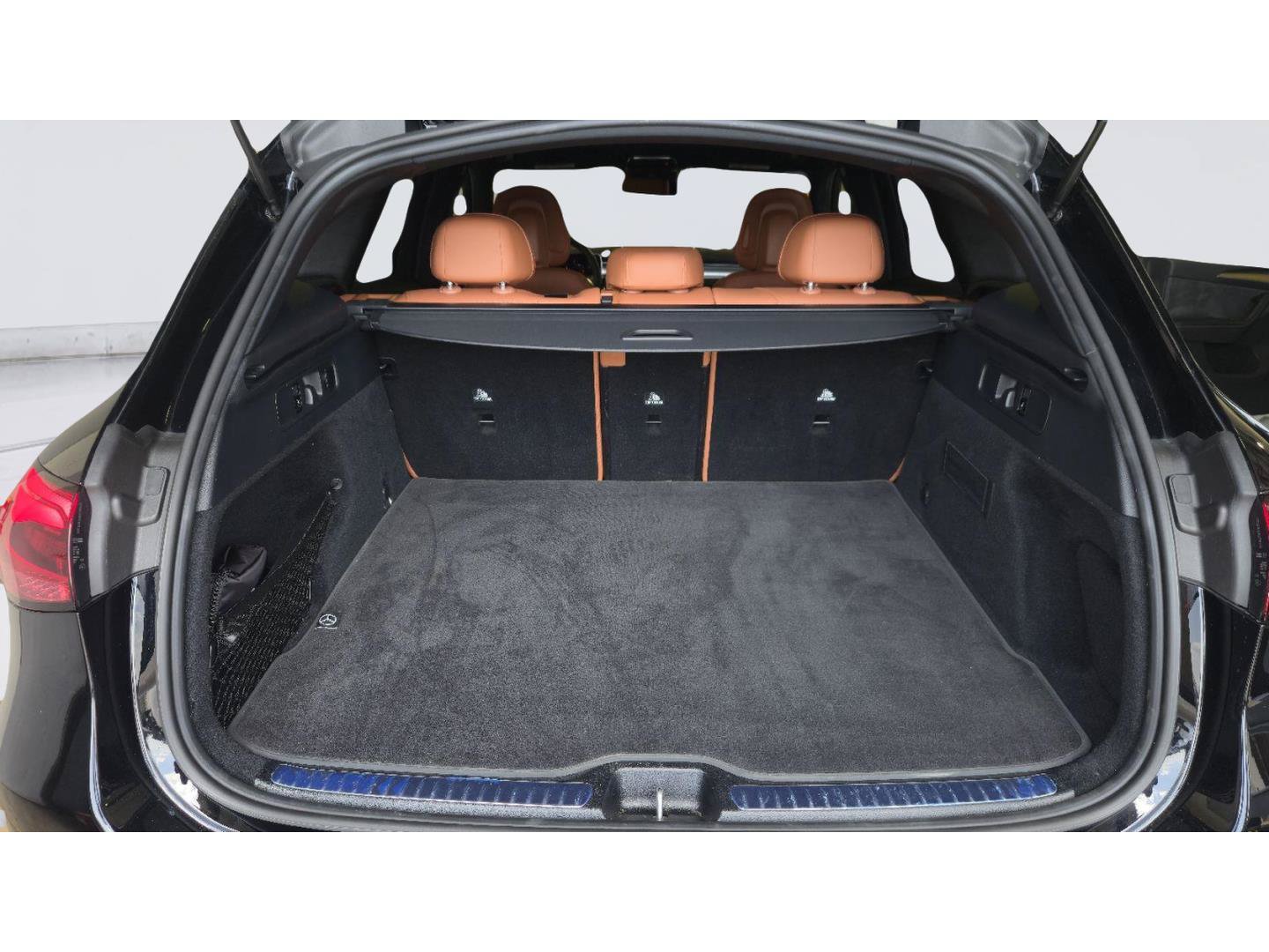 Used 2025 Mercedes-Benz GLC 300 4MATIC image 25