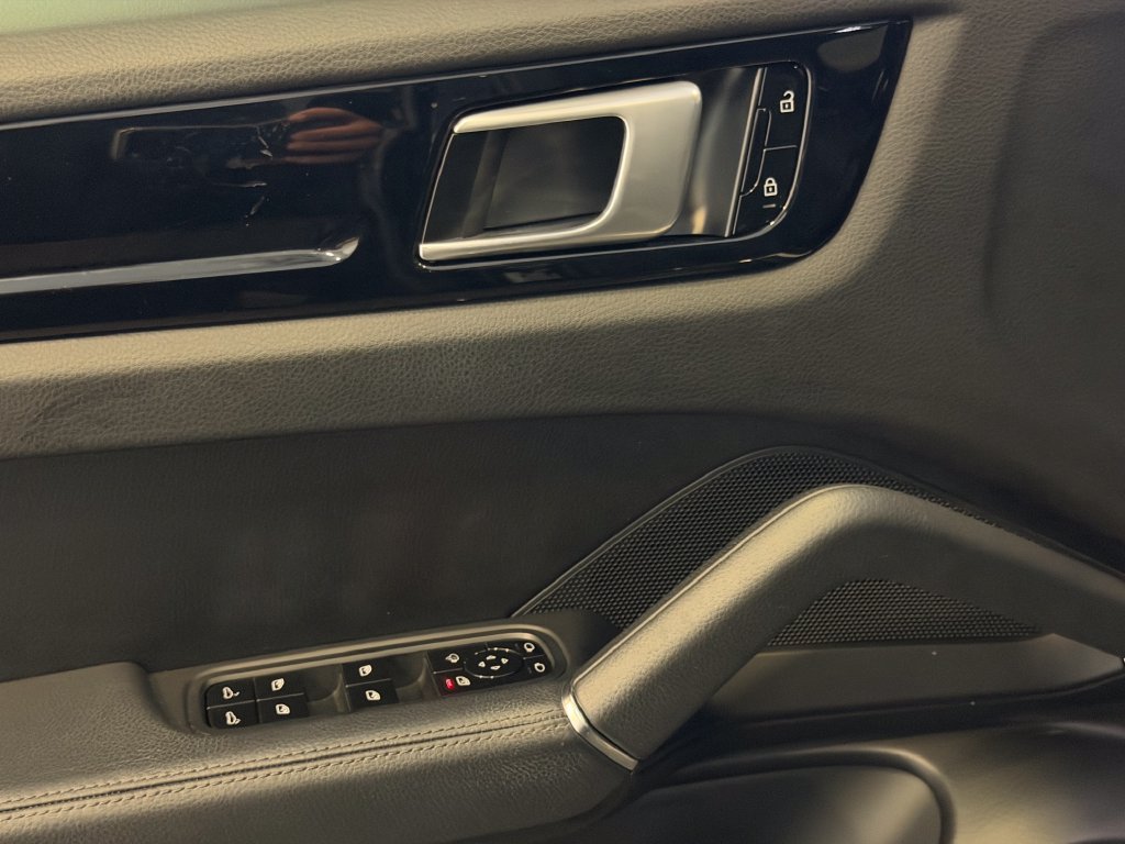 Certified 2021 Porsche Cayenne Coupe AWD/4WD image 14