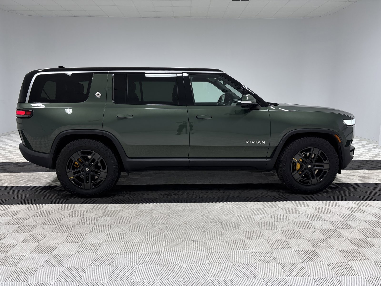 Used 2023 Rivian R1S Adventure image 6