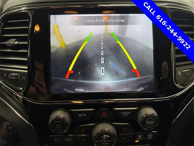 Used 2020 Jeep Grand Cherokee Limited image 16